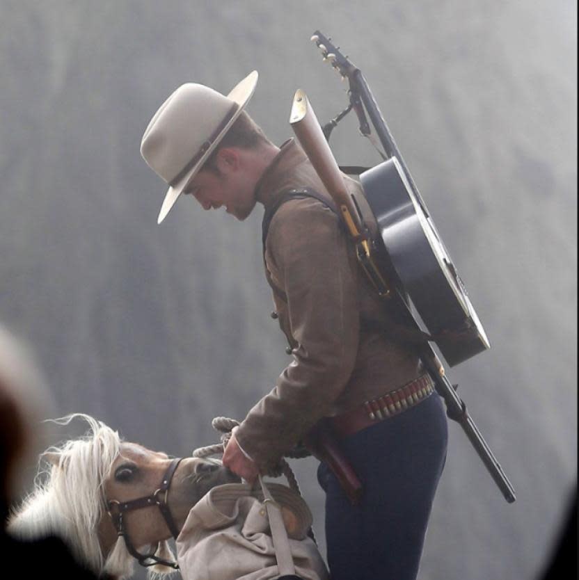 Robert Pattinson en Damsel (Crédito: Netflix)