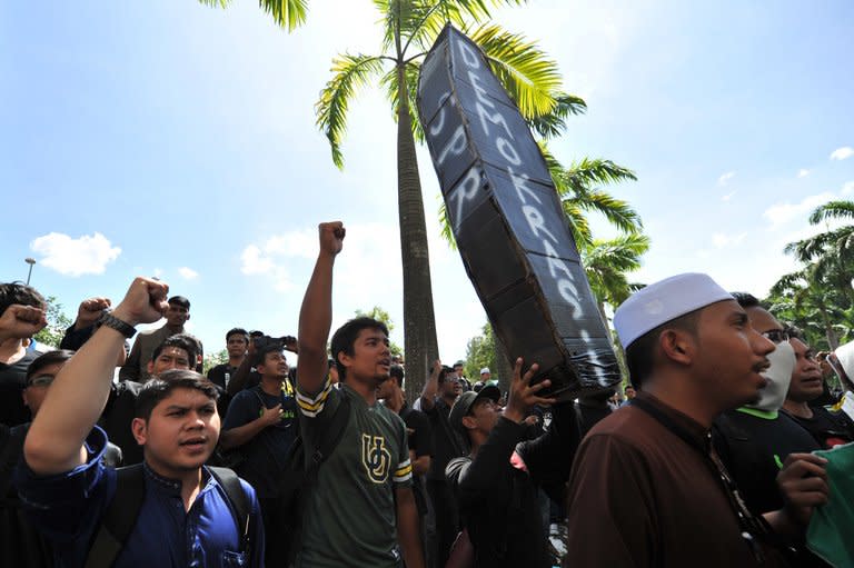 Malaysian students shout slogan outside the Election Commission offices during a protest in Putrajaya, outside Kuala Lumpur on May 10, 2013. A planned wave of protests over disputed Malaysian elections is the most provocative challenge to the government in years, upping pressure on a long-ruling regime already smarting from the polls