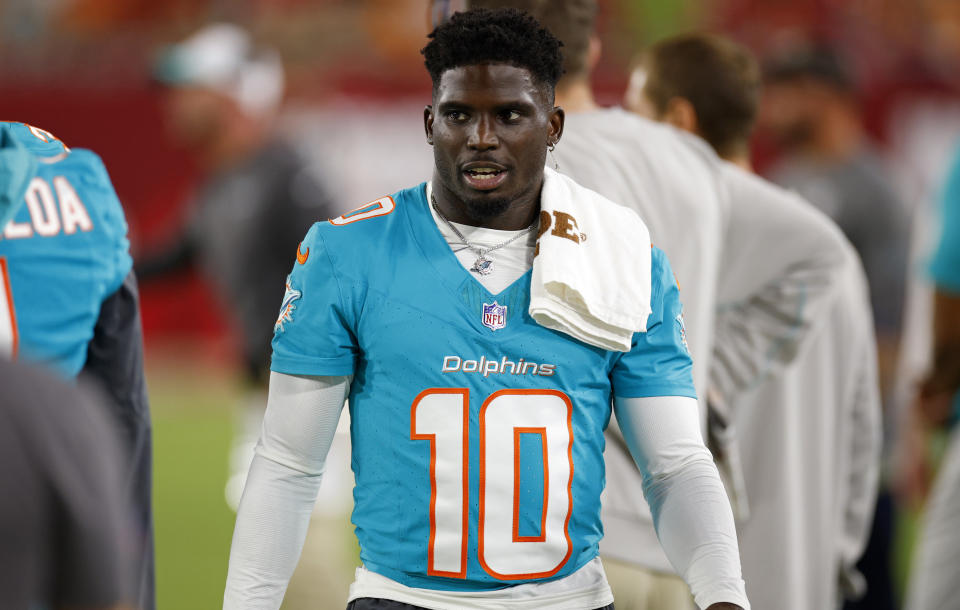 Tyreek Hill, terlihat di sini selama pertandingan pramusim, sempat ditahan oleh polisi sebelum pertandingan hari Minggu melawan Jacksonville. (Mike Ehrmann/Getty Images)