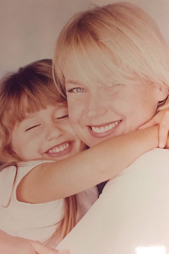 Xuxa junto a la pequeña Sasha