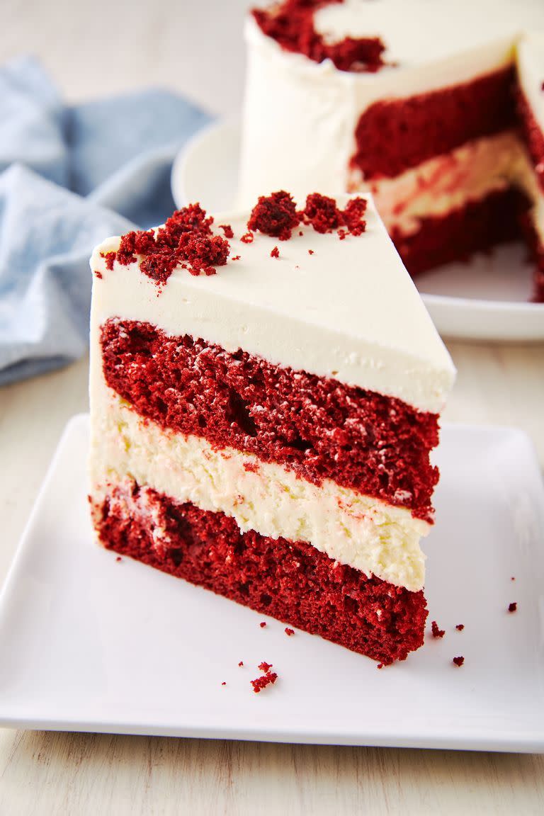 9) Red Velvet Cheesecake Cake