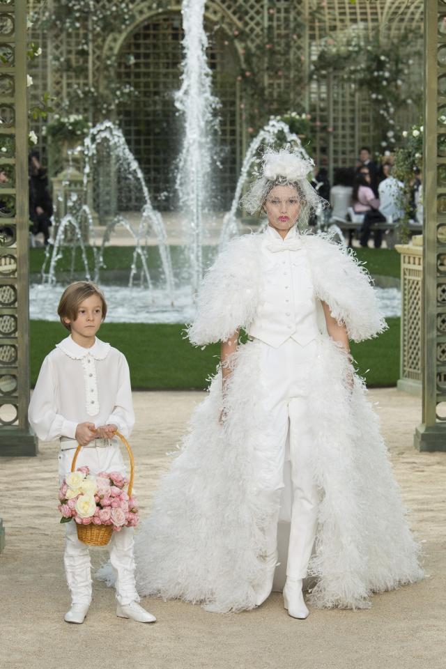 13 Most Iconic Model Wedding Dresses Of All Time