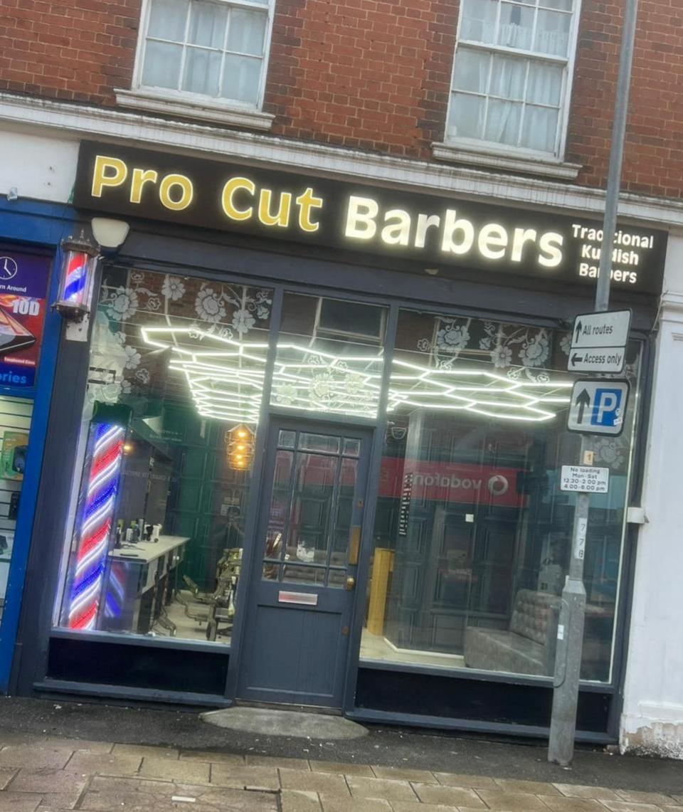 Prensa diaria del este: Pro Cut Barbers en Dereham High Street 