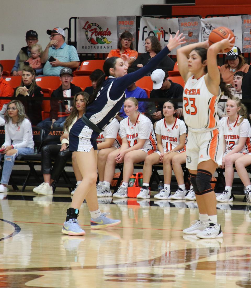 Artesia's Kymber Beltran (right) attempts a pass against the Silver High Fighting Colts in the opening round of the girls' 4A state tournament on March 8, 2024. Artesia won 61-33.