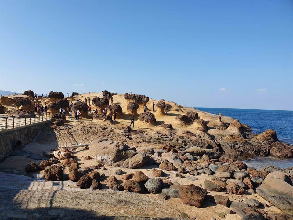 受到新冠肺炎疫情影響，野柳地質公園遊客數從2019年開始大減，也被網友稱為看完最空虛的景點。(資料照)