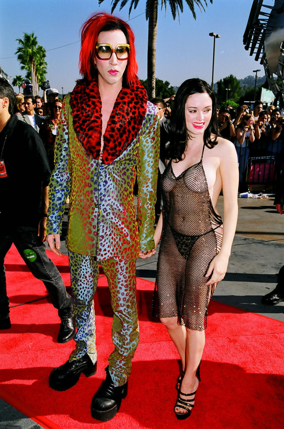 Marilyn Manson and Rose McGowan during 1998 MTV Video Music Award Arrivals at Universal Studios in Universal City, CA, United States. (Photo by Jeff Kravitz/FilmMagic, Inc)