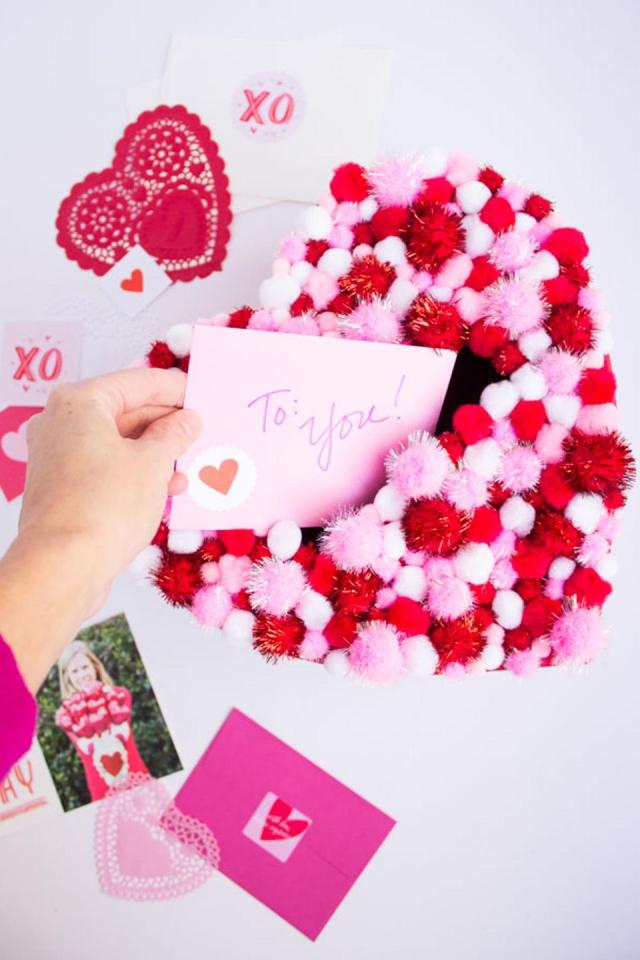 Love You to Pieces DIY Valentine Wreath - The Soccer Mom Blog