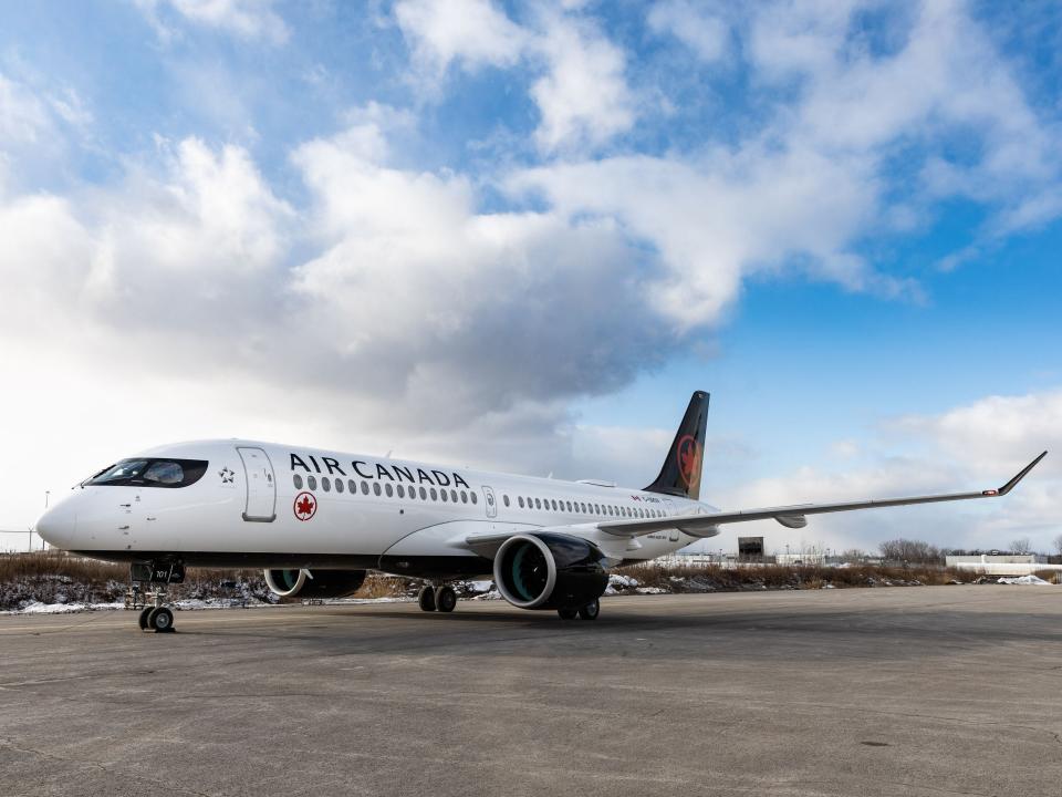 A220 Air Canada Taxiing