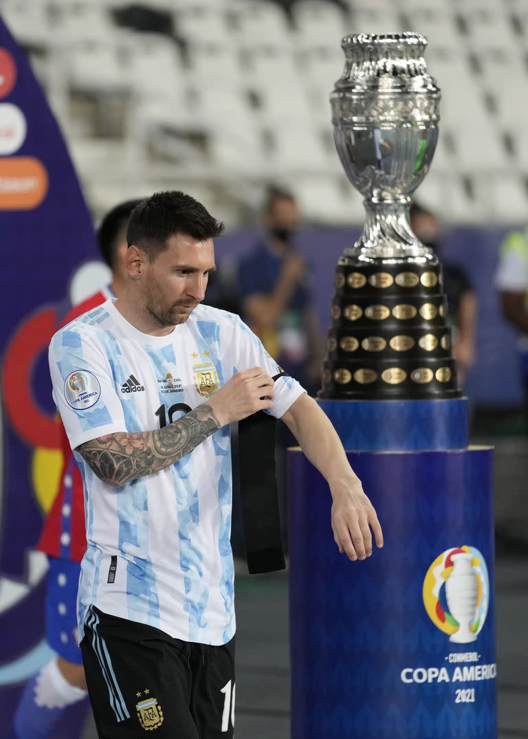 Lionel Messi jugó tres finales por la Copa América y nunca la conquistó; la de este sábado, contra Brasil en el Maracanã, es otra chance de quebrar su racha y la de la selección argentina.