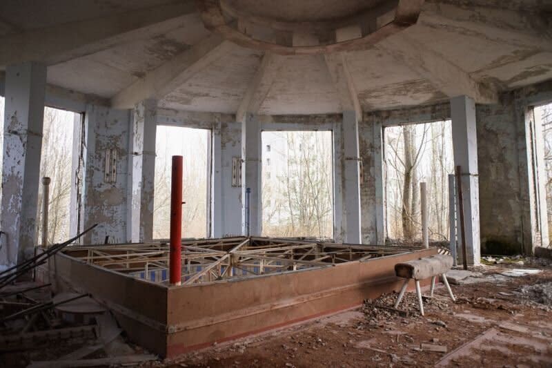 Vista del interior del edificio de cultura "Energetic" abandonado en Prípiat, cerca de la central nuclear de Chernóbil, en la Zona de Exclusión, Ucrania (Foto: Vitaliy Holovin / Corbis a través de Getty images).