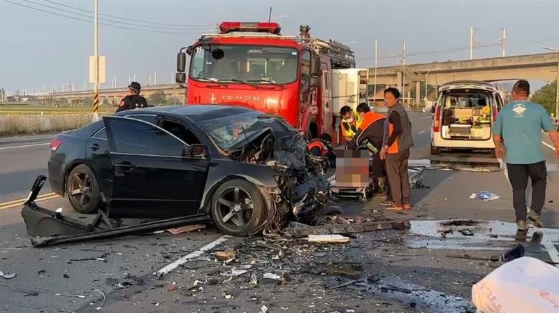 黑車駕駛夫妻不幸喪命。（圖／翻攝畫面）