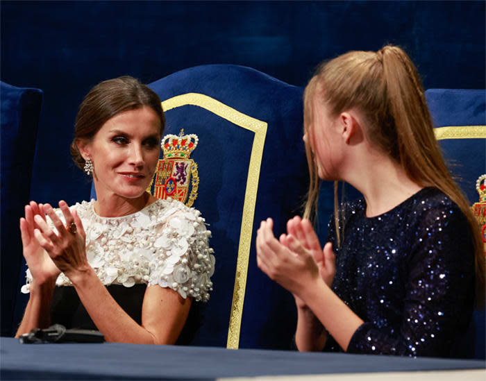 La Reina con su hija