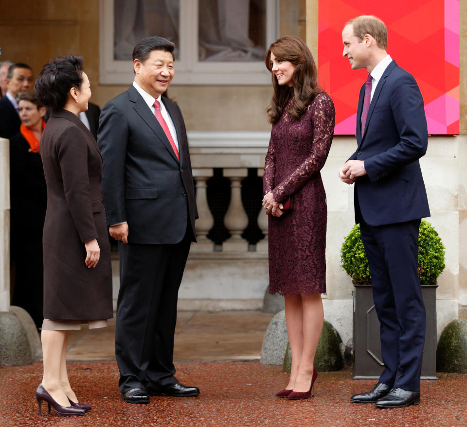 LONDON, UNITED KINGDOM - OCTOBER 21: (EMBARGOED FOR PUBLICATION IN UK NEWSPAPERS UNTIL 48 HOURS AFTER CREATE DATE AND TIME) The President of the Peoples Republic of China, Xi Jinping, his wife Peng Liyuan, Catherine, Duchess of Cambridge and Prince William, Duke of Cambridge attend 'Creative Collaborations: UK & China' at Lancaster House on October 21, 2015 in London, England. The President of the Peoples Republic of China, Mr Xi Jinping and his wife, Madame Peng Liyuan, are paying a State Visit to the United Kingdom as guests of The Queen. They will stay at Buckingham Palace and undertake engagements in London and Manchester. The last state visit paid by a Chinese President to the UK was Hu Jintao in 2005. (Photo by Max Mumby/Indigo/Getty Images)