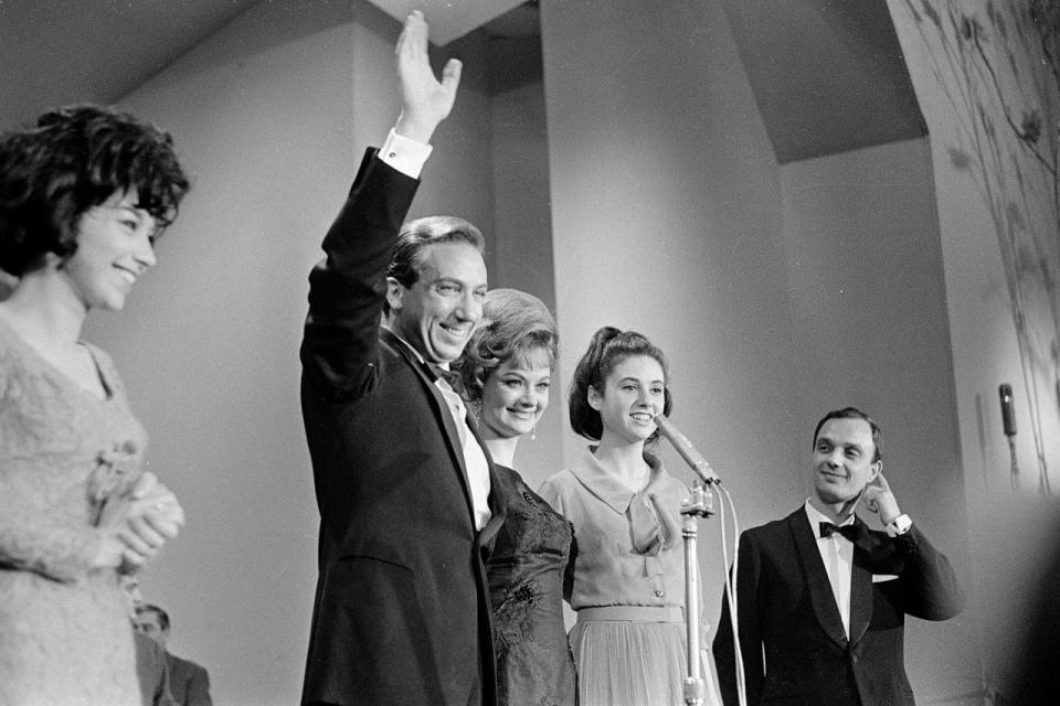 Mike Bongiorno and Giuliana Lojodice, hosts of the 14th Sanremo Festival, with winners Gigliola Cinquetti and Patricia Carli (left) and their song 'Non ho l'età', 1964.