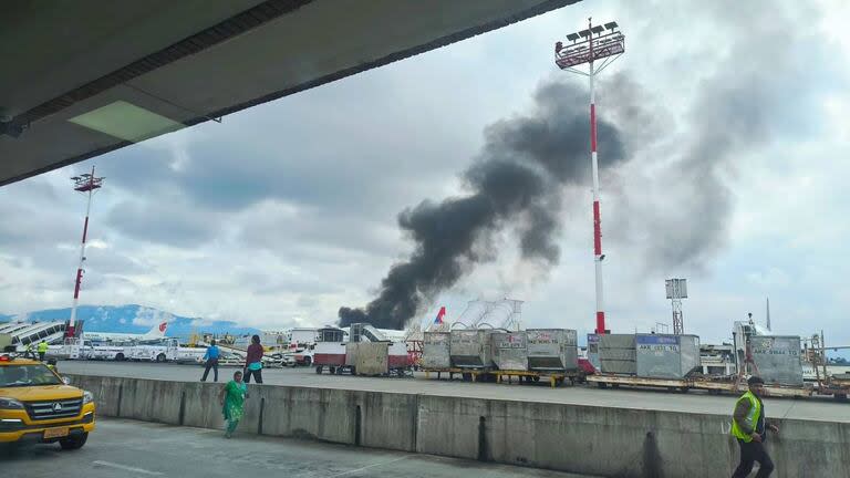 Un avión se estrelló en Nepal