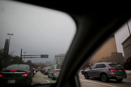 Cars are seen waiting on traffic as they enter Baltimore, Maryland November 5, 2015. REUTERS/Carlos Barria