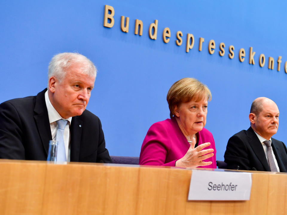 Krach schon in den ersten Wochen: Merkel und Seehofer sind sich bei der Bedeutung des Islams für Deutschland uneins. (Bild-Copyright: John MacDougall/AFP)