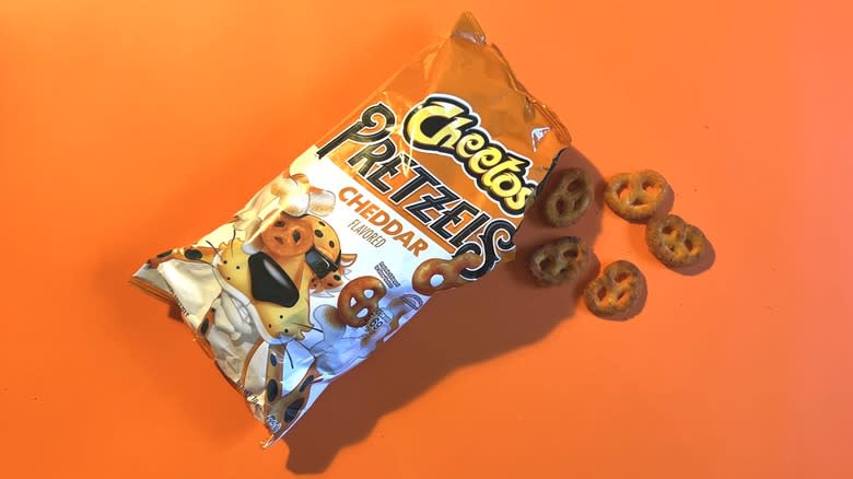 Cheetos Pretzels Cheddar 