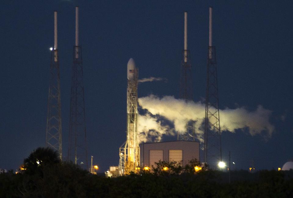 The unmanned Space Exploration Technologies' Falcon 9 rocket is seen before liftoff at Cape Canaveral, Florida November 28, 2013. The SpaceX launch was aborted one minute before liftoff on Thursday due to an unexplained technical issue, company officials said. It was the second attempt this week to launch a communications satellite for SES, which operates the world's second largest fleet. REUTERS/Michael Brown (UNITED STATES - Tags: BUSINESS SCIENCE TECHNOLOGY)