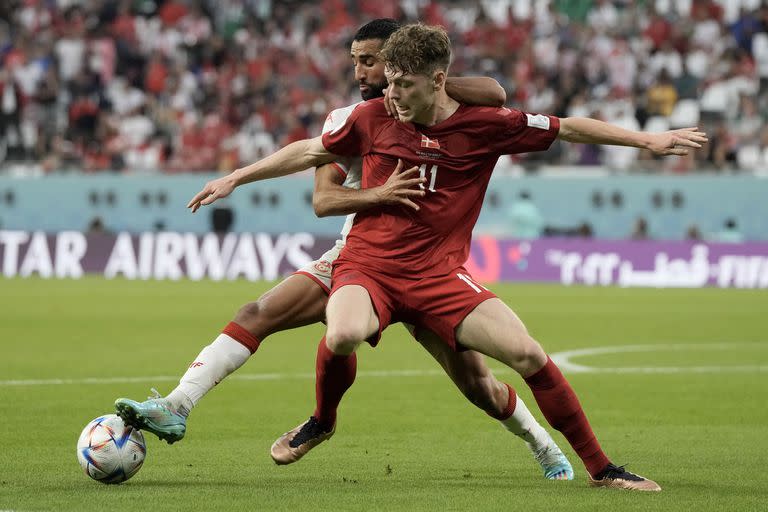 Maniobra Andreas Skov Olsen; Dinamarca llegó al Mundial de Qatar con dotes de favorito, pero fue frustrado por Túnez en el debut: 0-0.