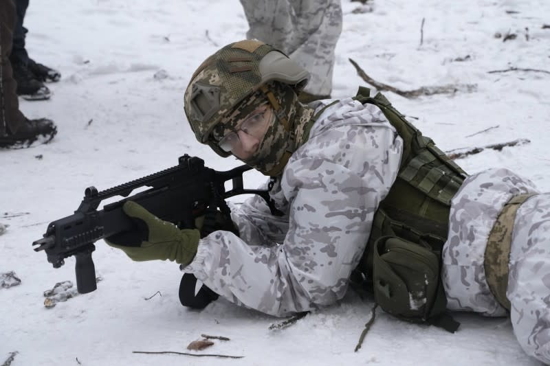 2022年1月，烏克蘭面對俄羅斯侵略威脅，志願軍「領土防衛軍」（Territorial Defense Forces）加緊訓練（AP）