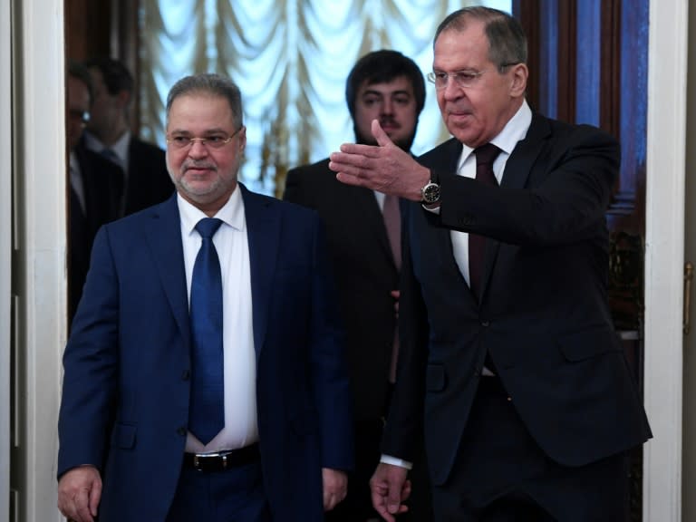 Russian Foreign Minister Sergei Lavrov, right, with his Yemeni counterpart Abdulmalik al-Mekhlafi in Moscow on Monday
