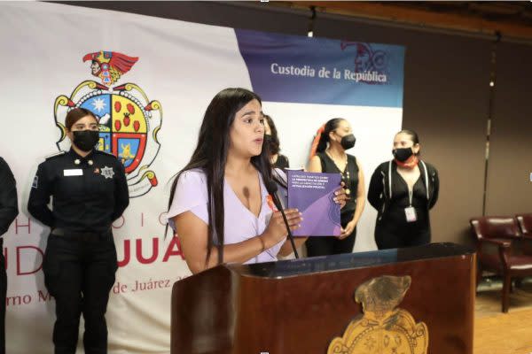 Yesenia Hidalgo presenta Catálogo Temático sobre la Perspectiva de Género para la Capacitación y Actualización Policial’ en agosto de 2022 (Foto: Municipio de Juárez)