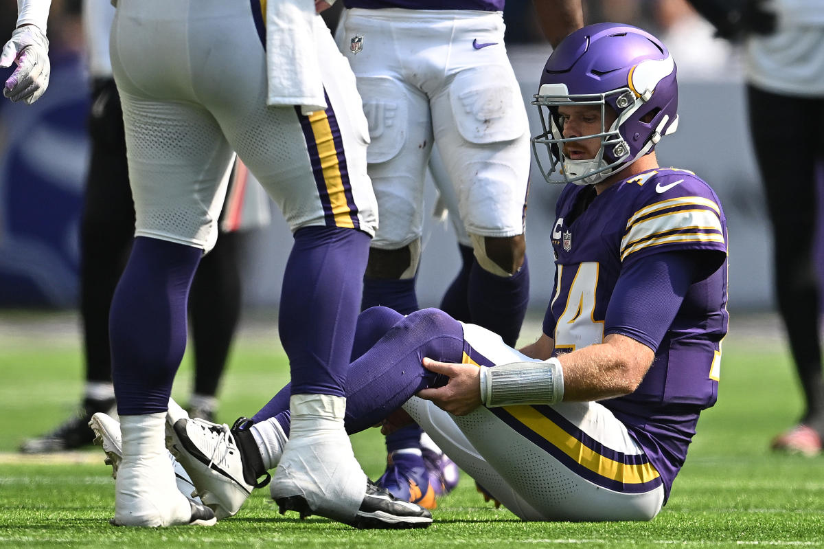 Vikings QB Sam Darnold reportedly has no structural damage in knee, won’t miss any time