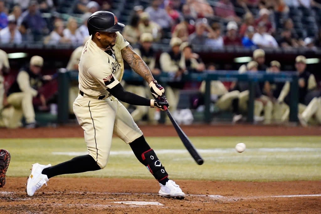 DEP-BEI CACHORROS-DIAMONDBACKS (AP)