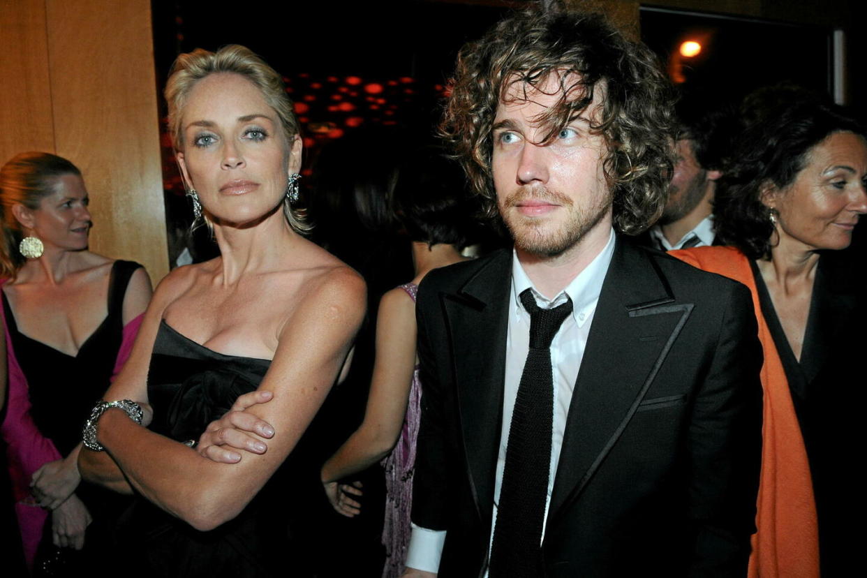 L'actrice Sharon Stone et le chanteur Julien Doré au Festival de Cannes en 2009.  - Credit:zz-arch Arnal/Starface/Cover Images