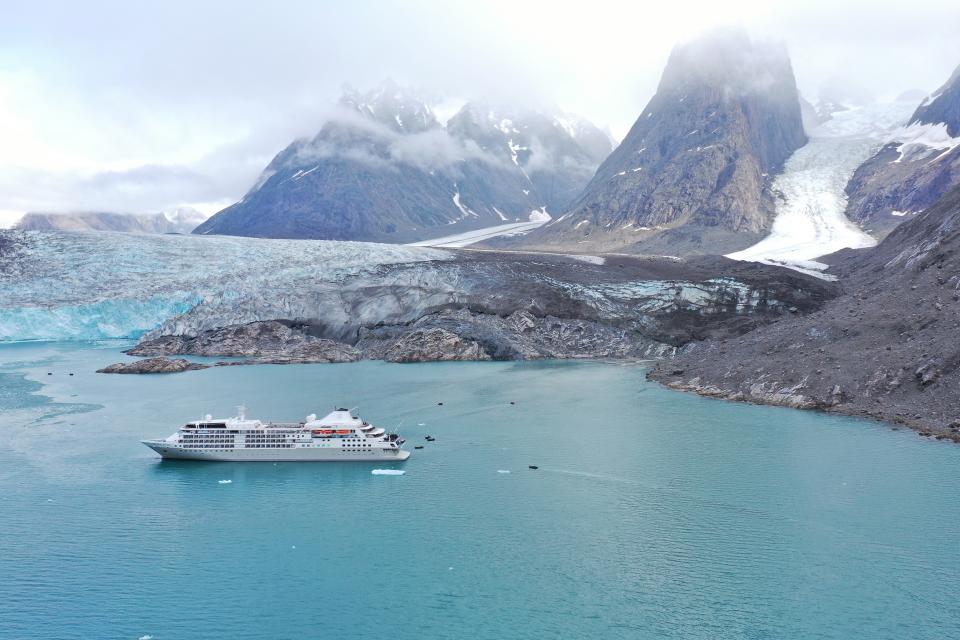 Las ofertas de Sliversea al Cabo de Hornos incluyen itinerarios por la costa chilena y viajes de 30 días a la Península Antártica y las Islas Malvinas.