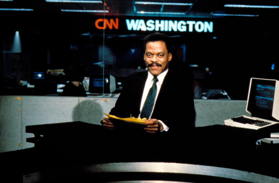 Bernard Shaw anchors a CNN broadcast in the '90s. (Photo: CNN/Courtesy: Everett Collection) 