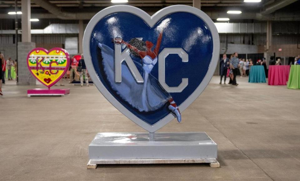 “Beauty of Grace” by artist Anita Easterwood is one of 40 hearts that make up the 2023 season of The Parade of Hearts. Nick Wagner/nwagner@kcstar.com