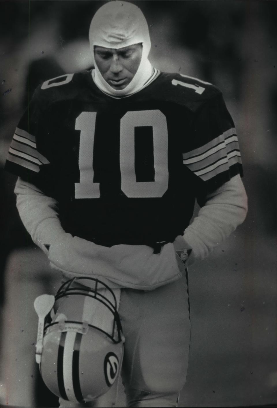 Blair Kiel leaves the field after throwing the interception that preserved Detroit's 24-17 victory in 1990.