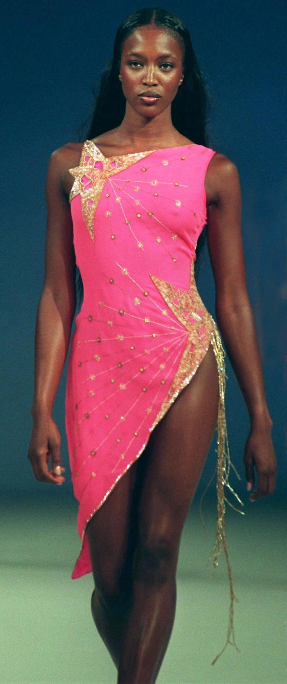 Naomi Campbell walking for Matthew Williamson in February 1999 (AFP/Getty Images)