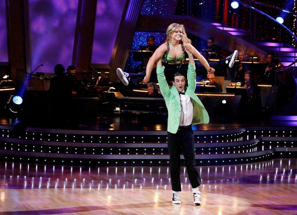 Shawn Johnson and Mark Ballas perform a freestyle to "Do Your Thing" by Basement Jaxx on "Dancing with the Stars."