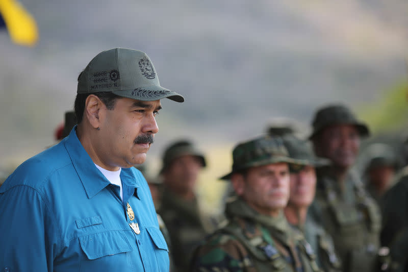 Lors d'un exercice militaire à Turiamo au Venezuela. Le président vénézuélien Nicolas Maduro a rejeté l'ultimatum que lui avaient fixé plusieurs pays de l'Union européenne et écarté l'hypothèse d'un nouveau scrutin, alors que le chef de file de l'opposition, Juan Guaido, s'est autoproclamé chef d'Etat par intérim il y a près de deux semaines. /Image diffusée le 3 février 2019/REUTERS/Miraflores Palace