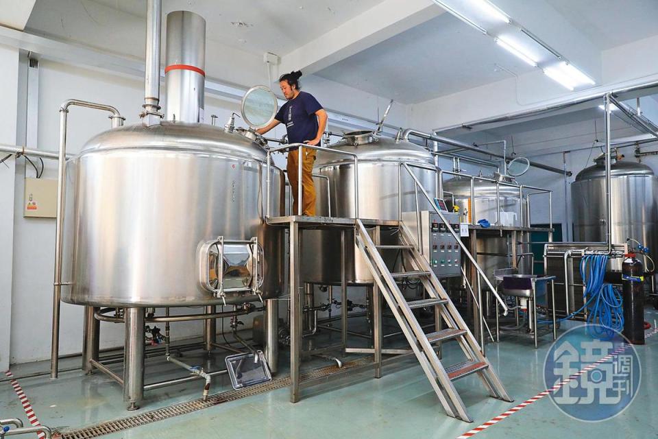 台灣大部分小型精釀品牌沒有自己的釀酒廠，必須與其他酒廠合作。 