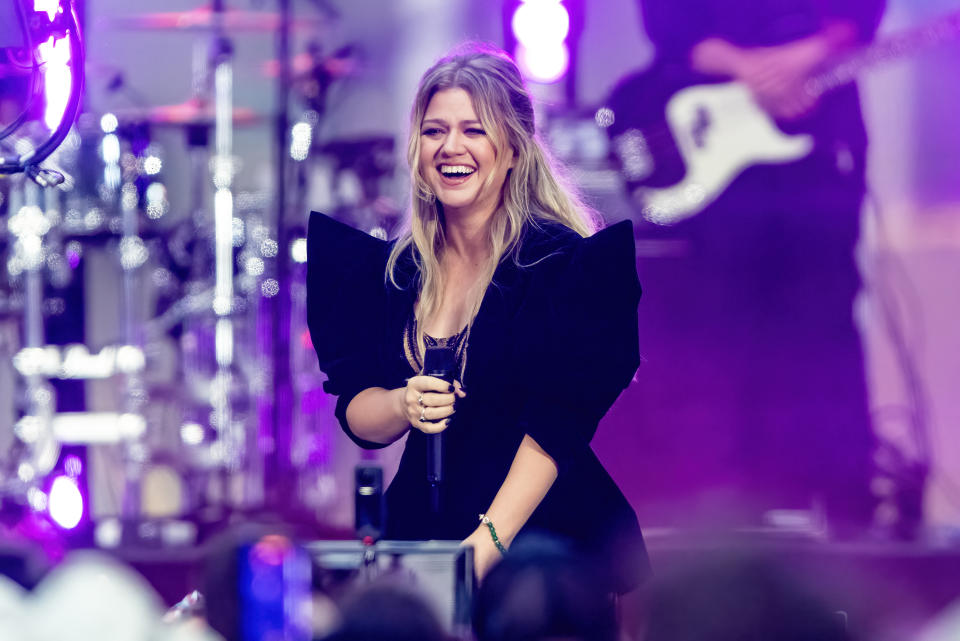 Kelly Clarkson onstage