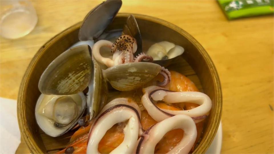 台灣趴趴走／屏東「東港飯湯」台南改良版　多層「海鮮蒸食」料多好實在