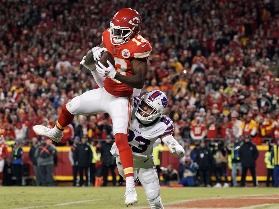 Byron Pringle brings down a catch against the Buffalo Bills.