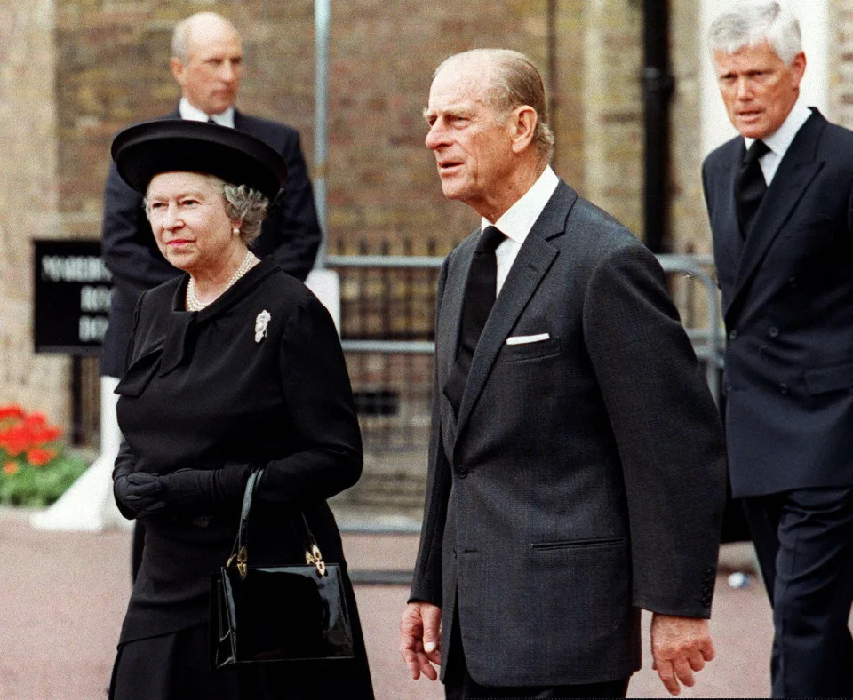 Rainha Elizabeth e o marido, Príncipe Philip no velório da Princesa Diana. Foto: THOMAS COEX/AFP/Getty Images