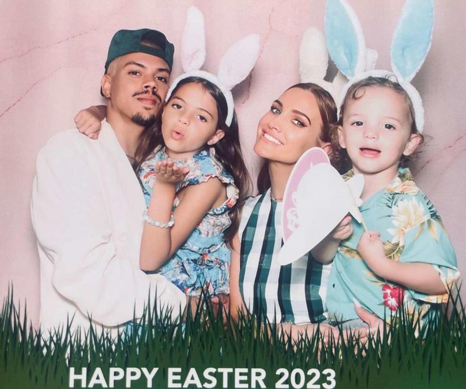  Evan Ross Instagram Evan Ross and Ashlee Simpson Ross with their kids Jagger and Ziggy