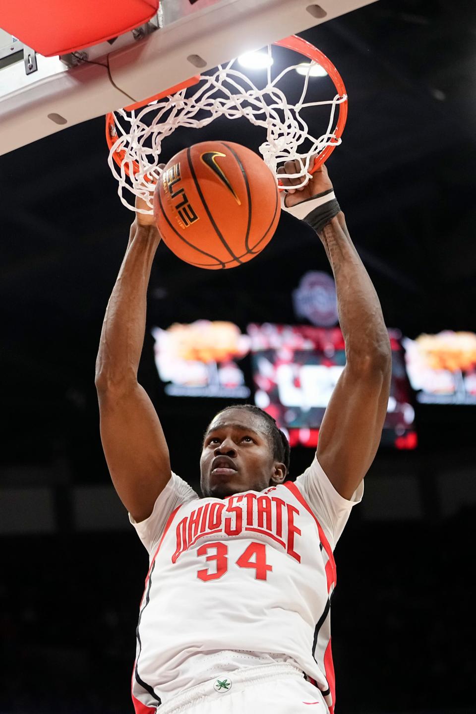 Ohio State center Felix Okpara dunks during the Buckeyes' 79-67 win over Penn State Saturday.