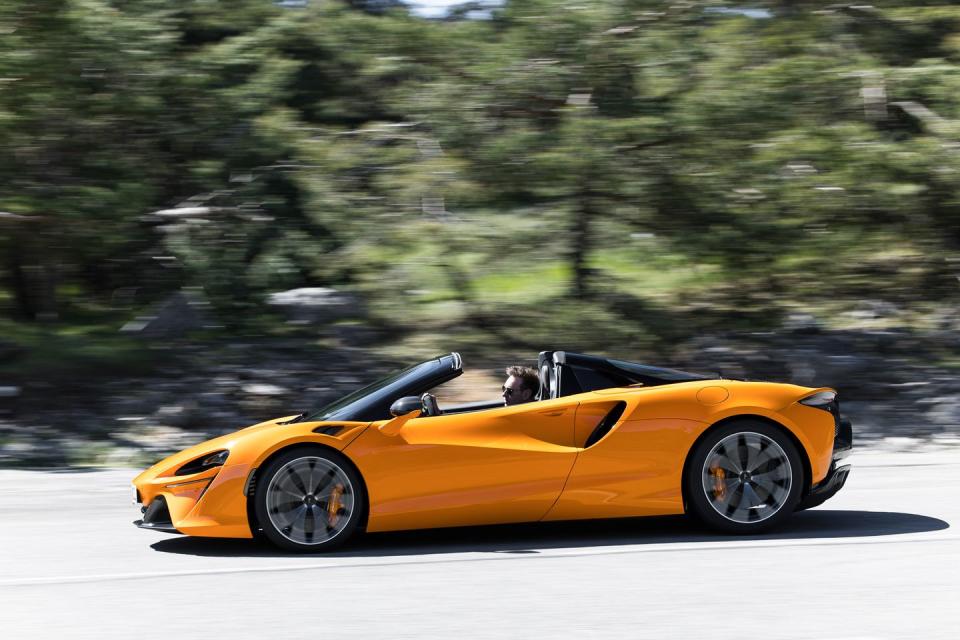 2025 mclaren artura spider