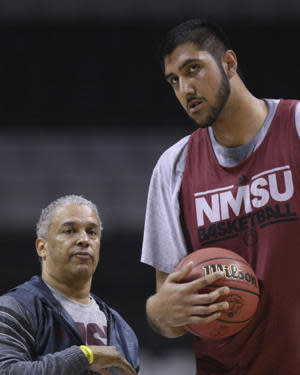 Sim Bhullar, New Mexico State’s 7-foot-5 center, draws a crowd on the ...