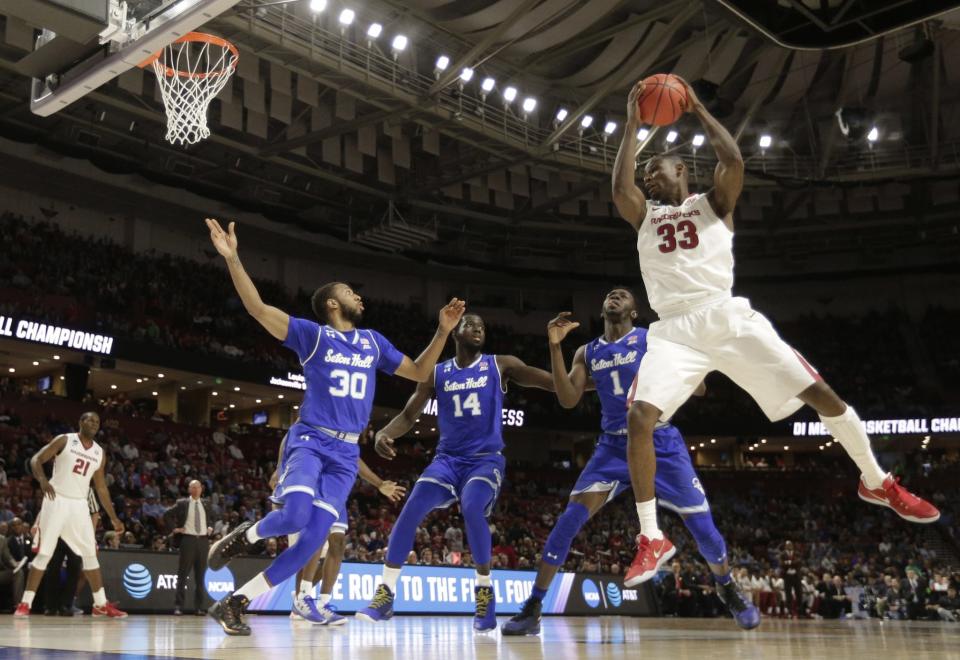 Arkansas’s Moses Kingsley (33) led the SEC in blocks per game this season. (AP Photo/Chuck Burton)