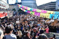 Demonstranten nehmen an einem «Black Lives Matter»-Protest teil. Foto: Jonas Ekstromer / TT News Agency / AP / dpa