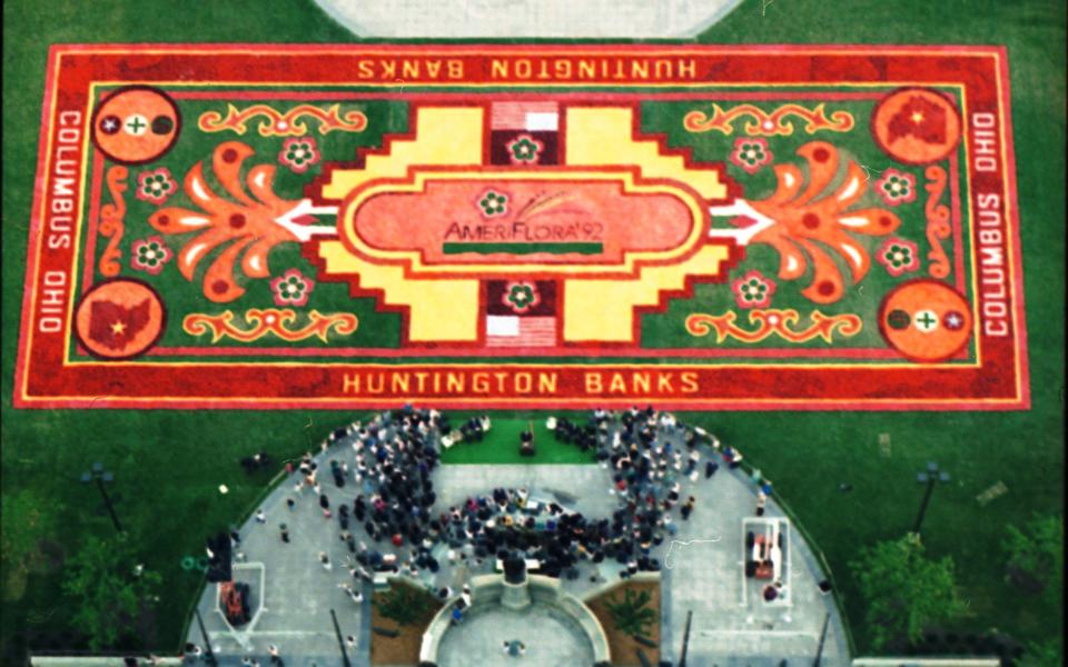 August 26, 1991 -- An aerial view of the floral carpet dedication ceremony at the Ohio Statehouse. This was nearly a year before AmeriFlora '92 officially opened.