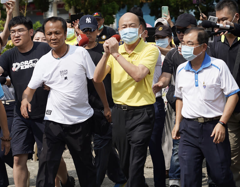 高雄市長補選，韓國瑜現身投票。圖／中央社